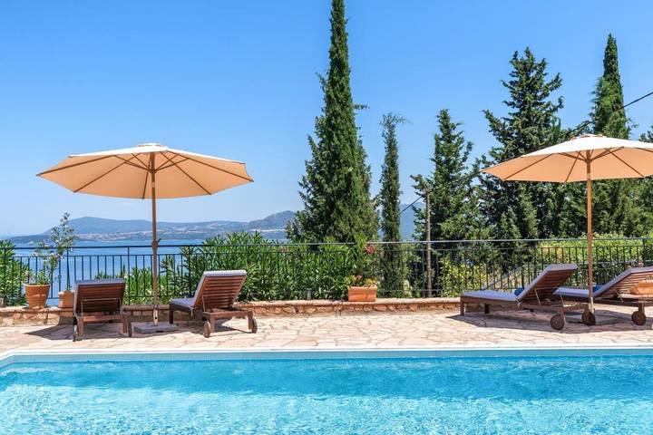 Villa für 8 Personen, mit Balkon und Terrasse sowie Garten und Pool