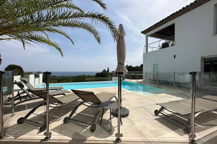 Vakantiehuis voor 10 personen, met terras en tuin in La Croix-Valmer