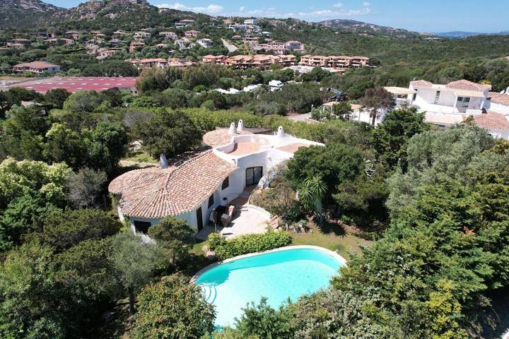Villa pour 7 personnes, avec jardin ainsi que vue et piscine, animaux acceptés à Porto Cervo - 4