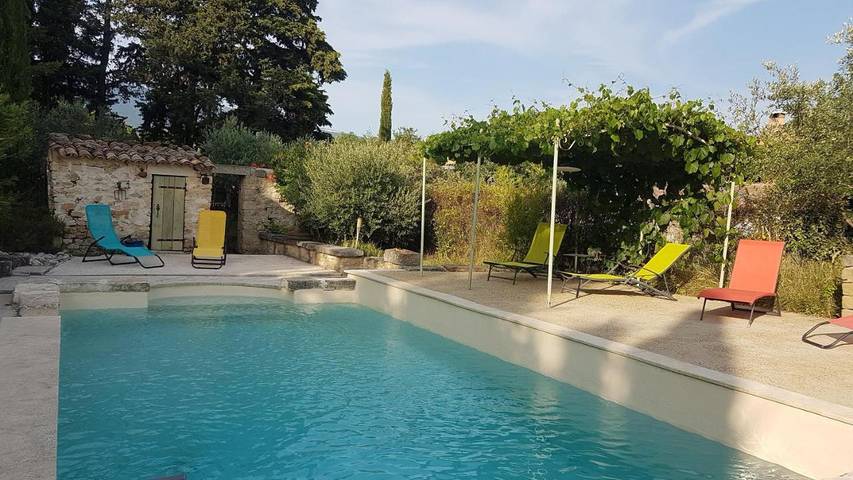 Chambre d’hôte pour 3 personnes, avec Terrasse et Jacuzzi ainsi que Jardin et Piscine