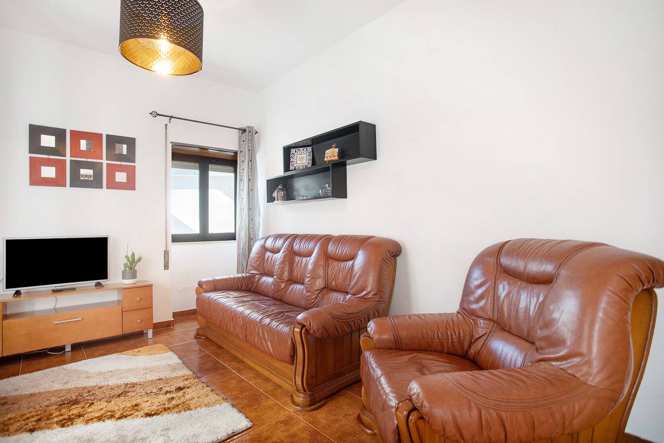 Holiday Home 'D´Aldeia' with Shared Terrace, Private Garden and Wi-Fi in Cela, Leiria District