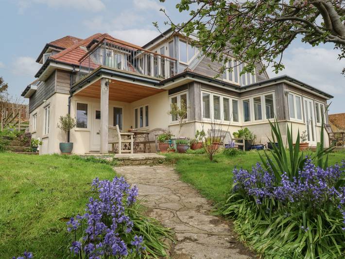 Cottage for 8 people, with Balcony and Garden in West Bay