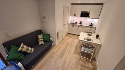 Maison de campagne pour 2 personnes, avec terrasse ainsi que vue et jardin dans Les Bossons