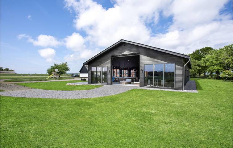 Feriehus for 16 personer med terrasse in Dueodde, Bornholm