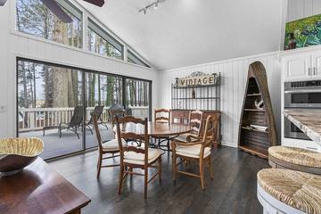 Vacation House for 10 Guests in Lake Lanier, Georgia, Picture 1