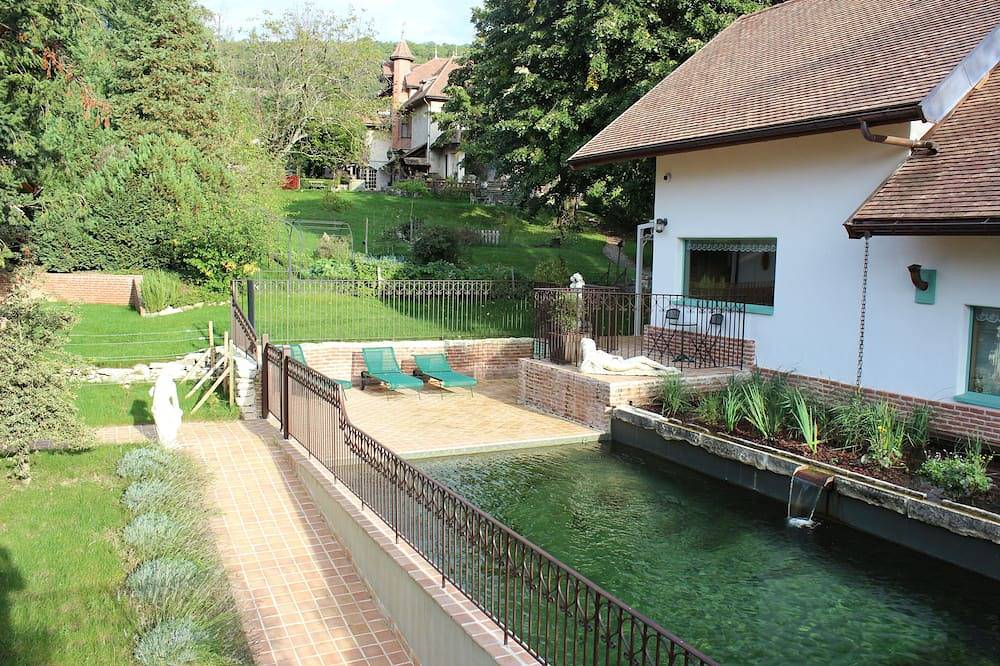Appartement avec terrasse, piscine dans maison écologique proche lac du Bourget in Brison-Saint-Innocent, Région de Chambéry