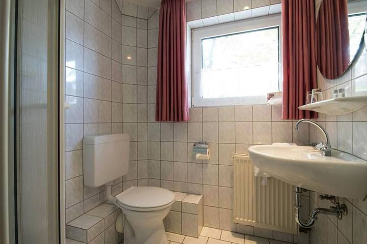 BnB für 5 Personen, mit Ausblick und Sauna sowie Terrasse in Winterberg - 3