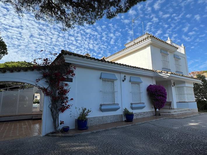 Villa pour 12 personnes, avec piscine et jardin, animaux acceptés à Roche - 2