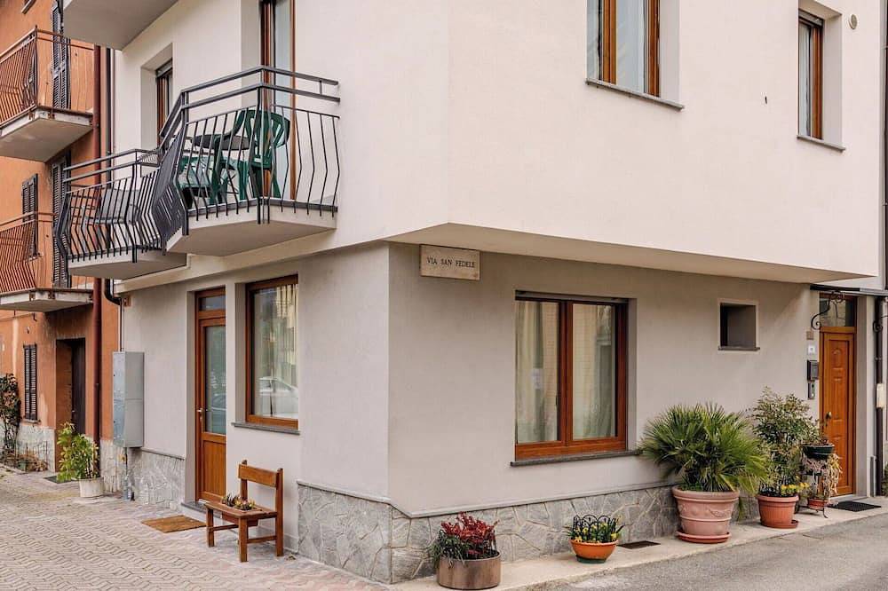 Wunderbares  Ferienhaus für 4 Leute mit Klimaanlage,  W-Lan, Tv, Innenhof und Haustiere erlaubt in Verceia, Comer See