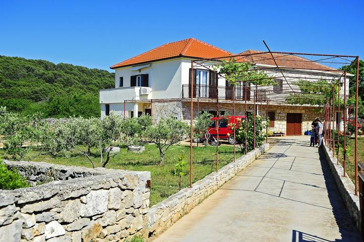 Ganze Wohnung, 2-Zimmer-Ferienwohnung mit Balkon Gornje selo, Solta A-15545-a in Stomorska, Solta