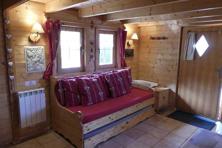 Chalet bois esprit montagnard 2 à 4 pers 40m2 chambre séparée in Saint-Gervais-les-Bains, Pays du Mont-Blanc