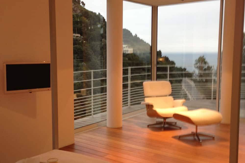 Spectacular Panoramic Views of Cap Ferrat & Beaulieu. in Villefranche-sur-Mer, Nice region