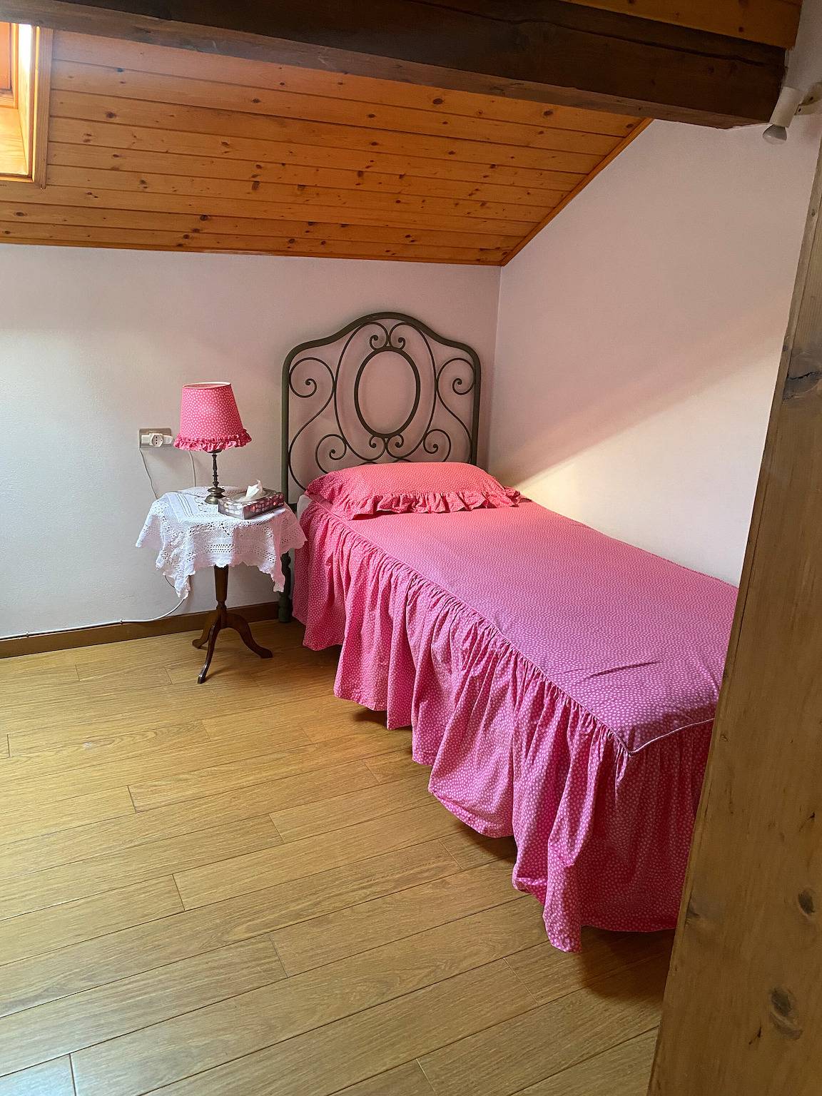 Apartamento entero, Apartamento 'Casa Serena' con vistas a la montaña, balcón y Wi-Fi in Cavalese, Dolomitas de Fiemme