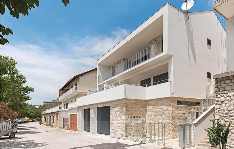 Charmantes 2-Zimmer-Apartment mit Pool und Terrasse in der Nähe des Flusses Krka in Raslina, Šibenik-Knin