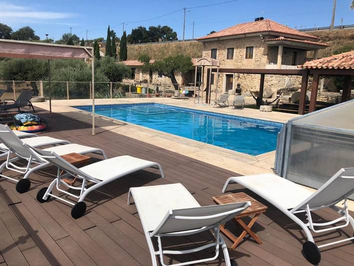 Location de vacances pour 7 personnes, avec piscine ainsi que jardin et vue dans Pinhel