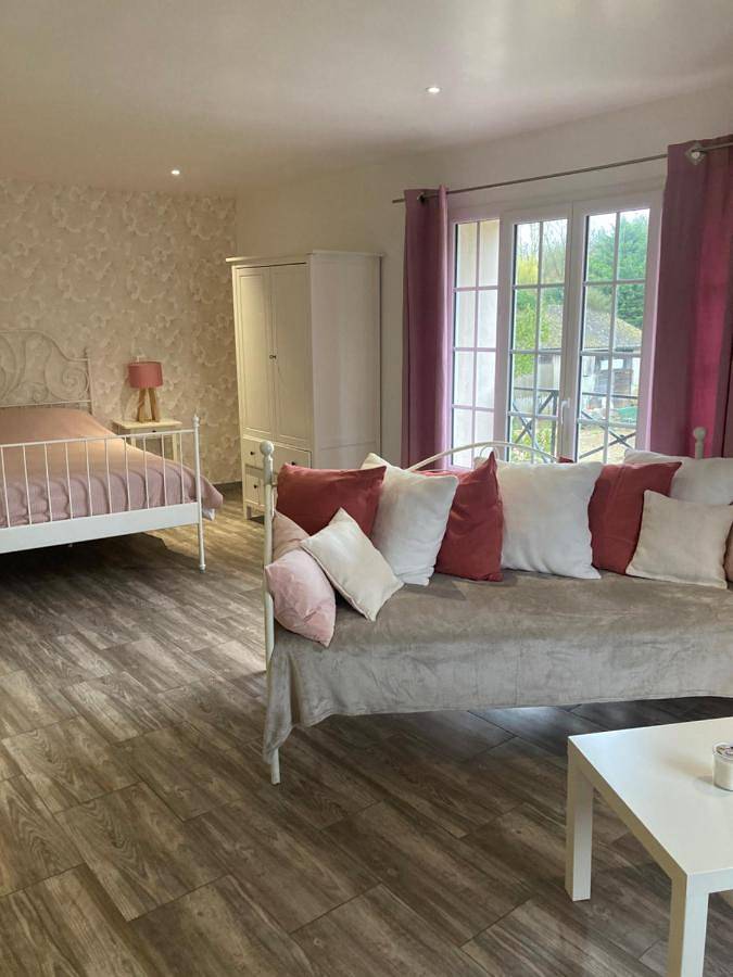 Studio Apartment in Amfreville-sur-Iton, Région de Les Andelys