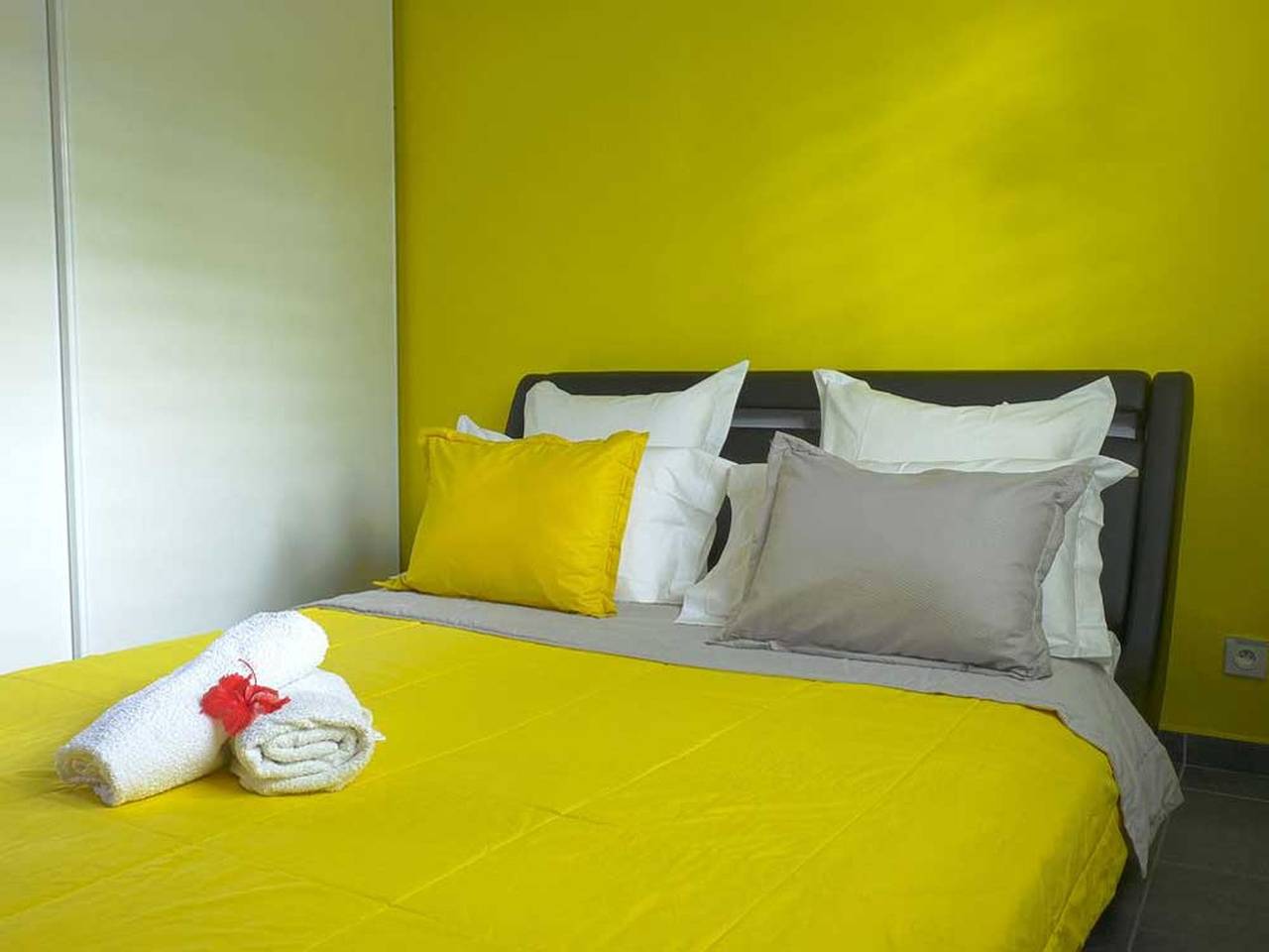 Entire apartment, Charming apartment in Lamentin with shared pool in Lamentin, Guadeloupe (Caribbean)