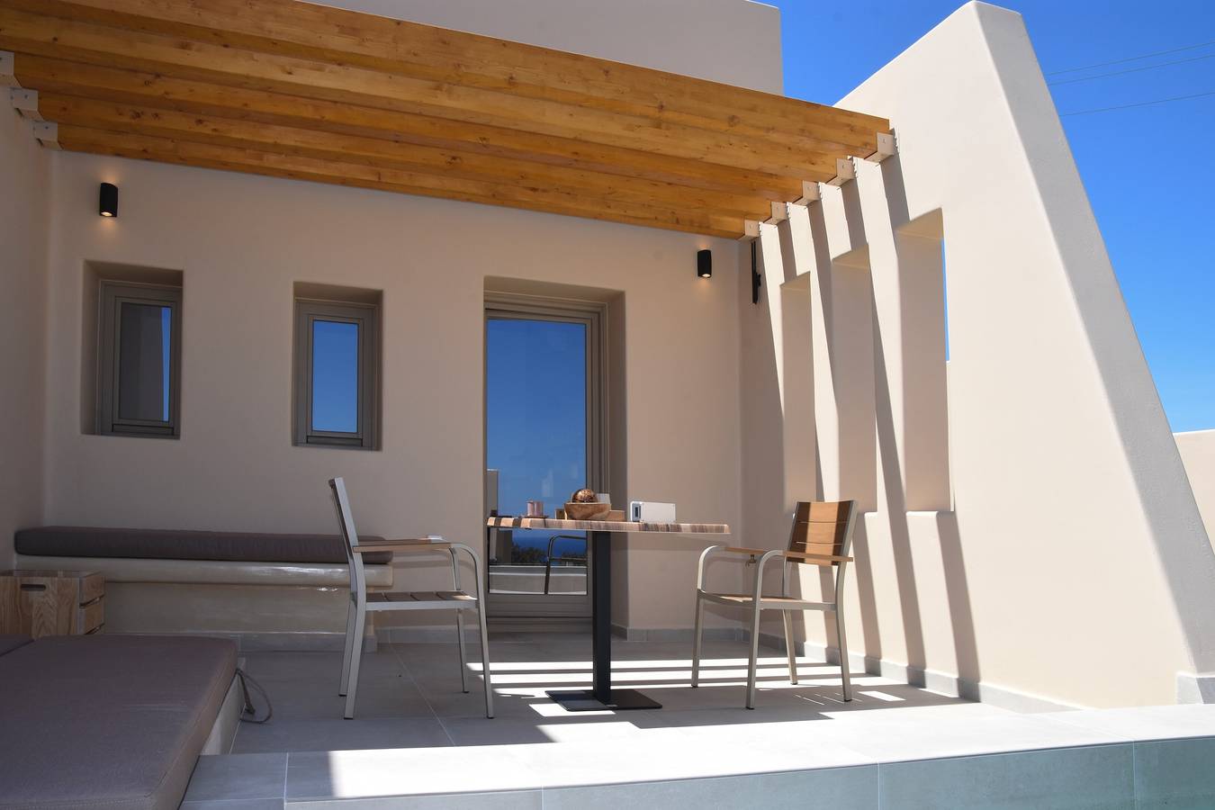 Santorini - Villa - Sleeps 2 - Pool - Parking in Vothonas, Santorini