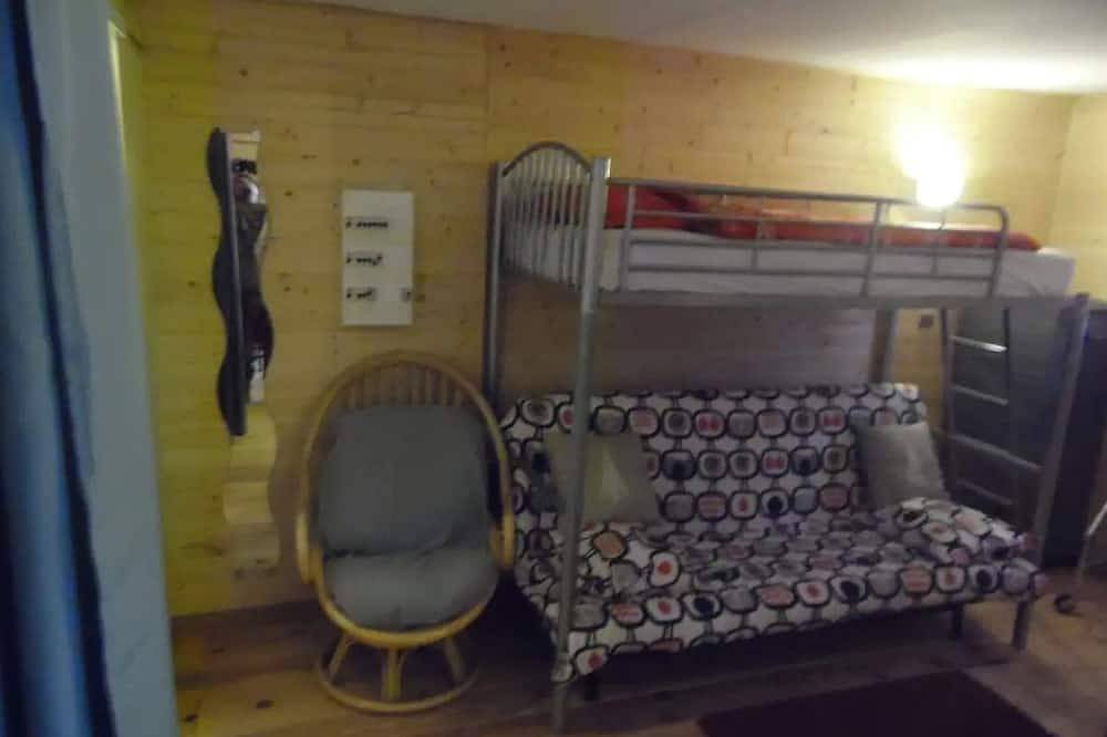 Ganze Wohnung, Apartment in Chalet Col de la Faucille in Mijoux, Regionaler Naturpark Hochjura