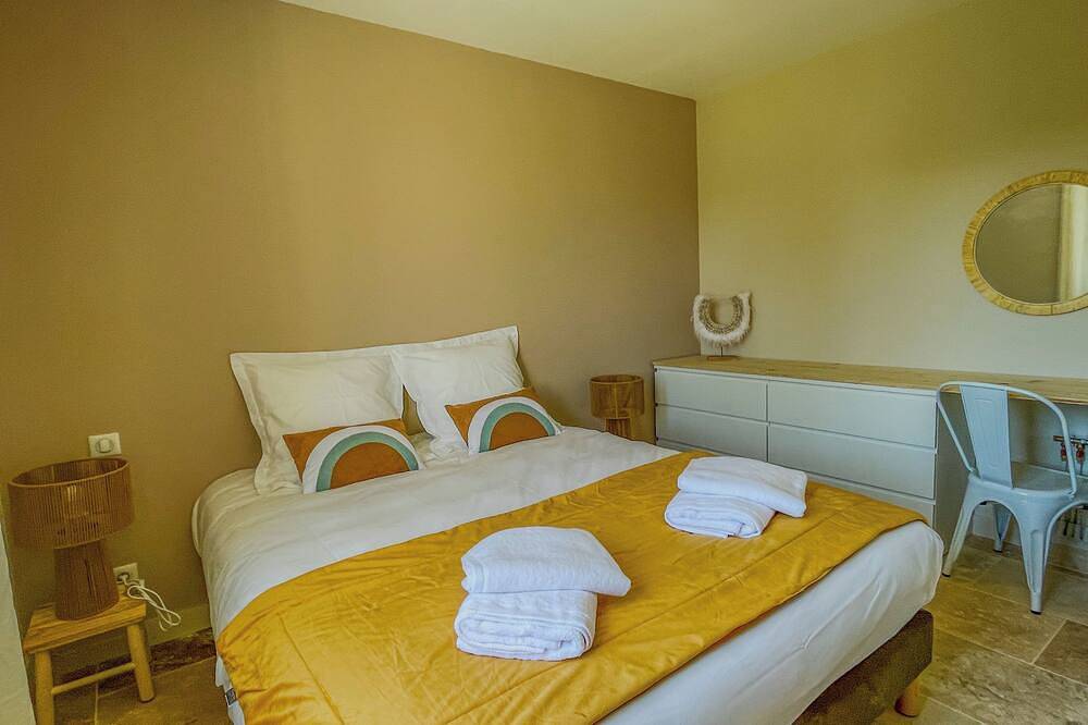 Villa Lisette, a 3-star villa in the heart of Goult and Provence in Goult, Regionaler Naturpark Luberon