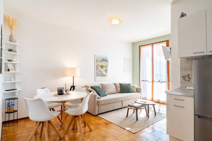 Gîte pour 4 personnes, avec vue ainsi que vue sur le lac et balcon dans Perledo - 2