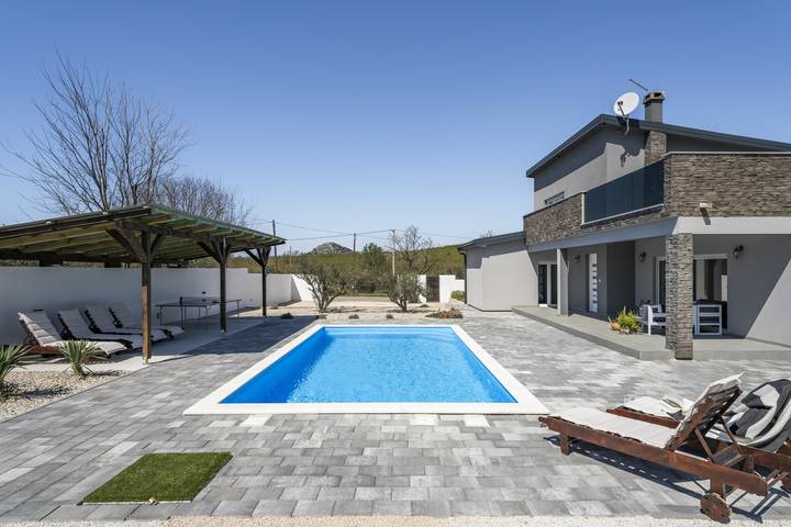 Villa für 8 Personen, mit Garten und Balkon in Zadar - 4