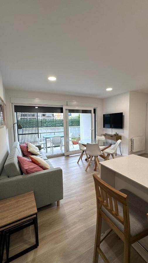Apartamento para 6 personas, con Balcón y Terraza además de Jardín y Piscina en Loredo