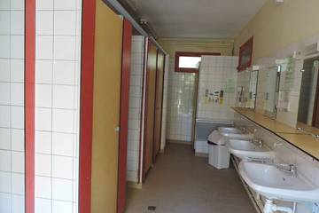 Camping pour 4 Personnes dans Rochechouart, Région de Rochechouart, Photo 2