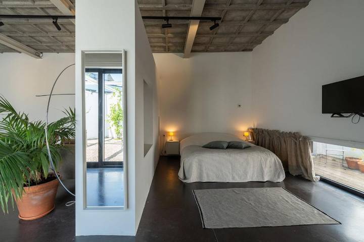 Vacation rental for 2 people, with Terrace and Yard as well as View in Antwerp