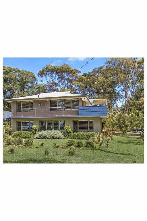 Holiday home for 12 people, with balcony in Pearl Beach