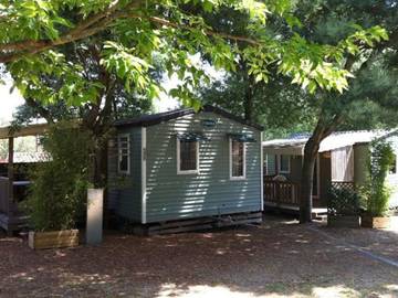 Camping pour 2 personnes, avec piscine et terrasse, animaux acceptés à Bormes-les-Mimosas