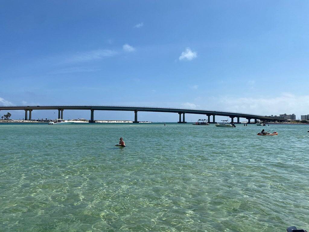 Ganze Wohnung, Ground floor condo with walk out access to docks, fishing piers and pool in Perdido Key, Escambia County