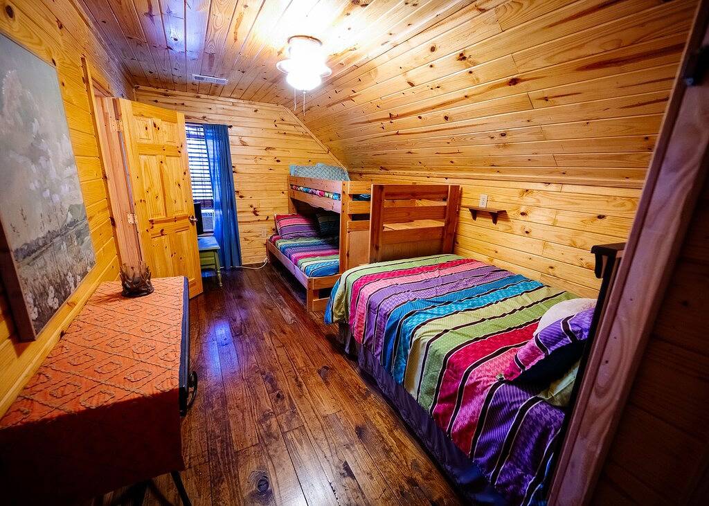 Kabine in den Kiefern von Sam Rayburn in Sam Rayburn Reservoir