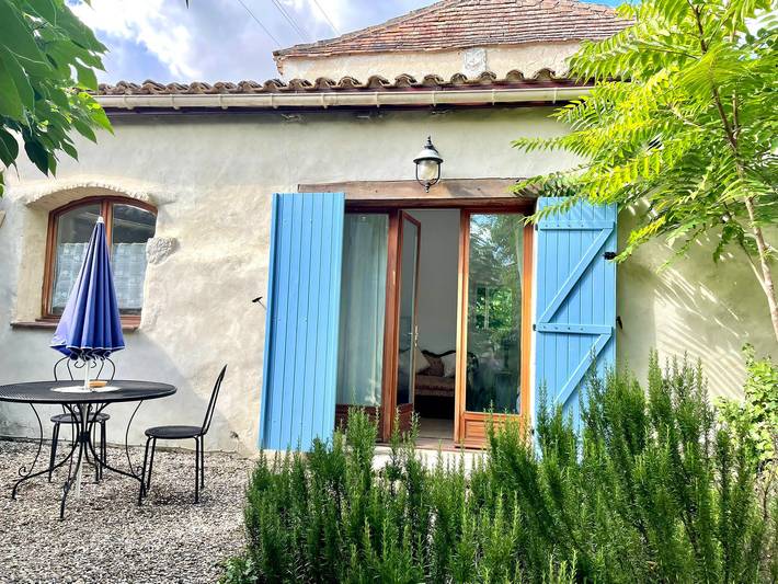 Ferienhaus für 2 Personen, mit Terrasse und Garten sowie Pool