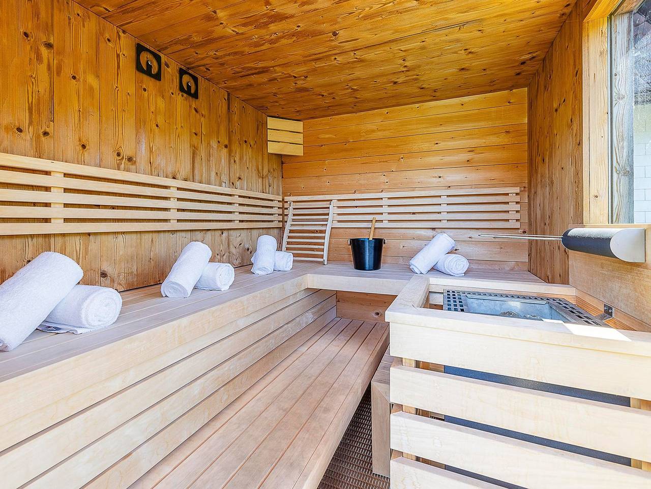 Chalet am See by mynests - Ferienhaus, 3 Schlafräume, 2 Bäder in Dachsteingebirge, Aich