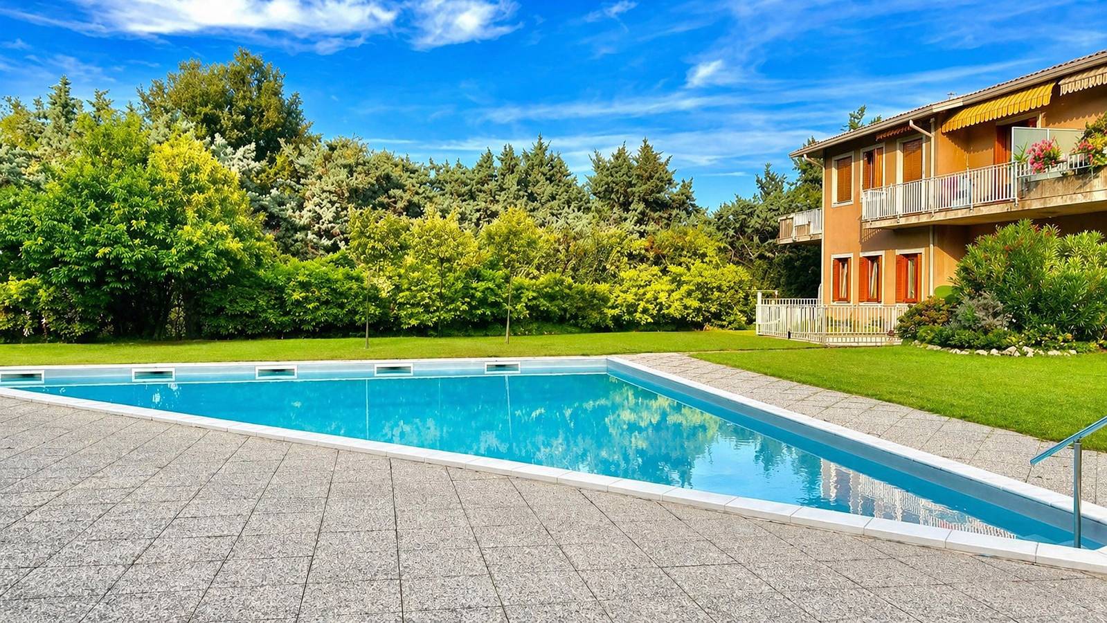Ganze Wohnung, Mary House By Case al Lago in Desenzano del Garda, Gardasee-Berge