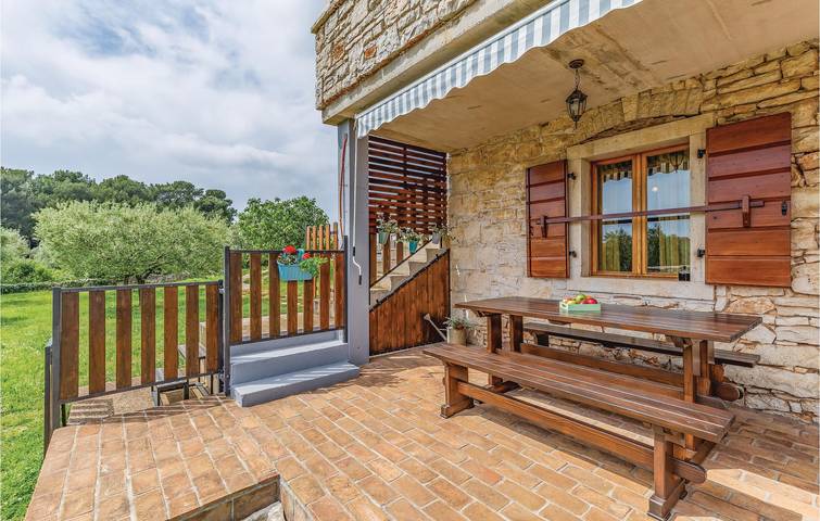 Ganze Ferienwohnung, Gemütliche Ferienwohnung mit WLAN, Parkplatz und Terrasse in der Nähe des Stadtzentrums von Peroj in Fažana (Kroatische Adria), Fazana