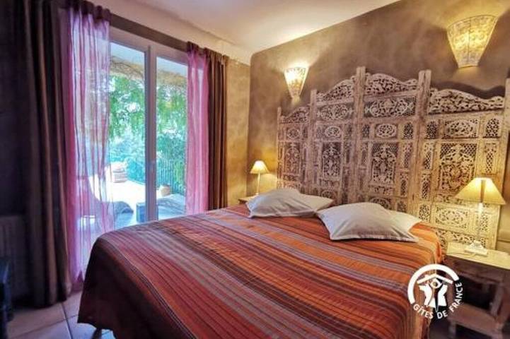 Gîte pour 6 personnes, avec jacuzzi et terrasse ainsi que jardin et piscine à Ille-sur-Têt - 2
