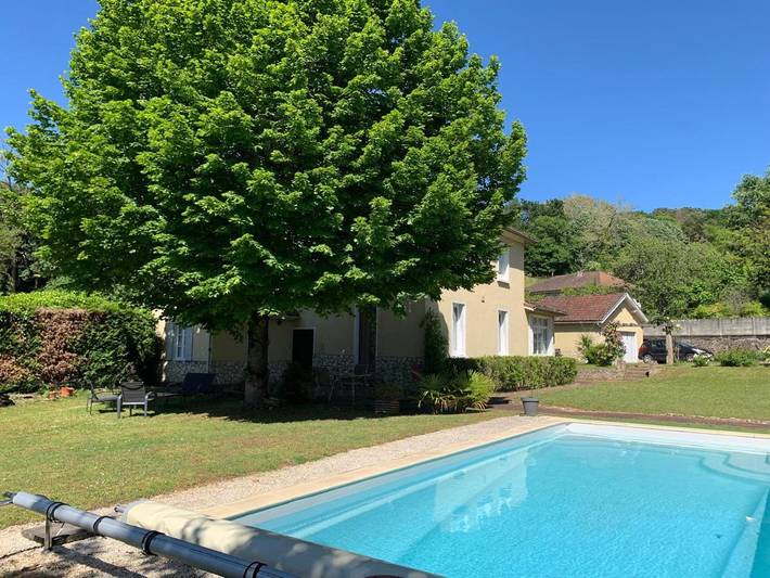 Chambre d’hôte pour 2 personnes, avec piscine et vue ainsi que terrasse et jardin à Sarlat-la-Canéda
