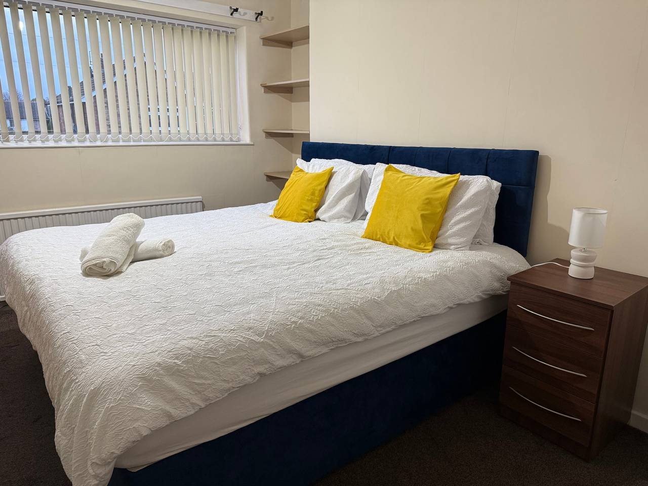 3 Bed House - Sleeps 6 - Parking - Wifi in Oadby and Wigston, Heart of England