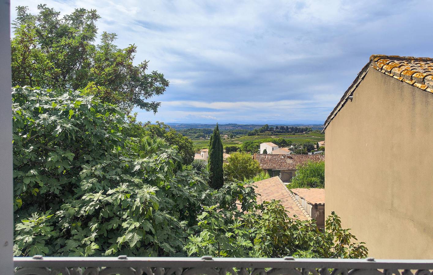 Acogedor Apartamento con Piscina a 2km del Centro de Puimisson in Pailhès, Region de Béziers