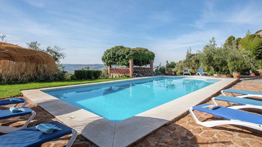 Apartamento para 4 personas, con piscina además de jardín y terraza en Rute
