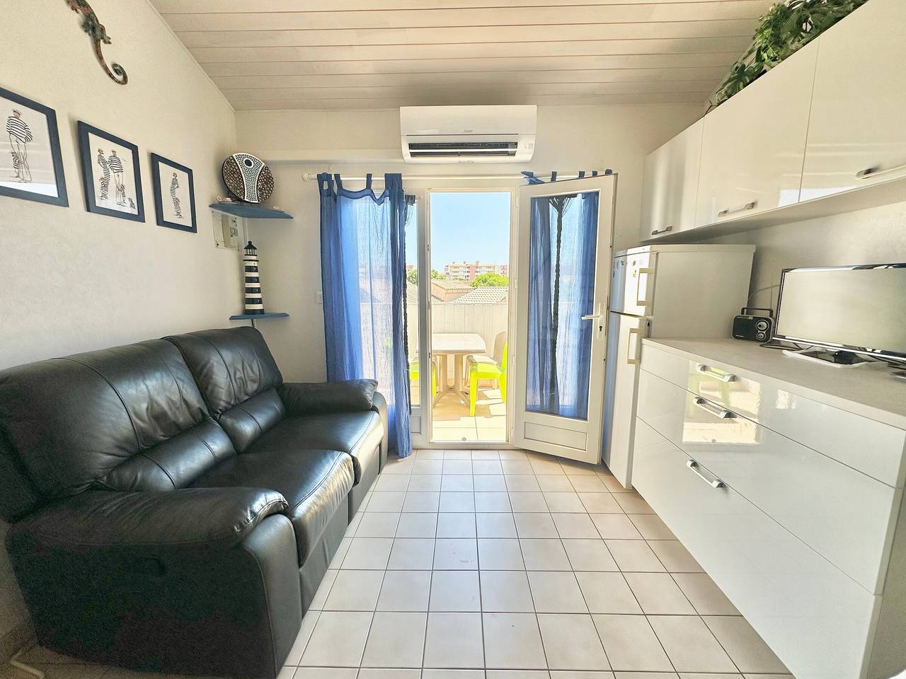 Entire apartment, Air-conditioned T2 apartment with terrace in Valras-Plage for 3 guests in Valras-Plage, Côte d'Améthyste