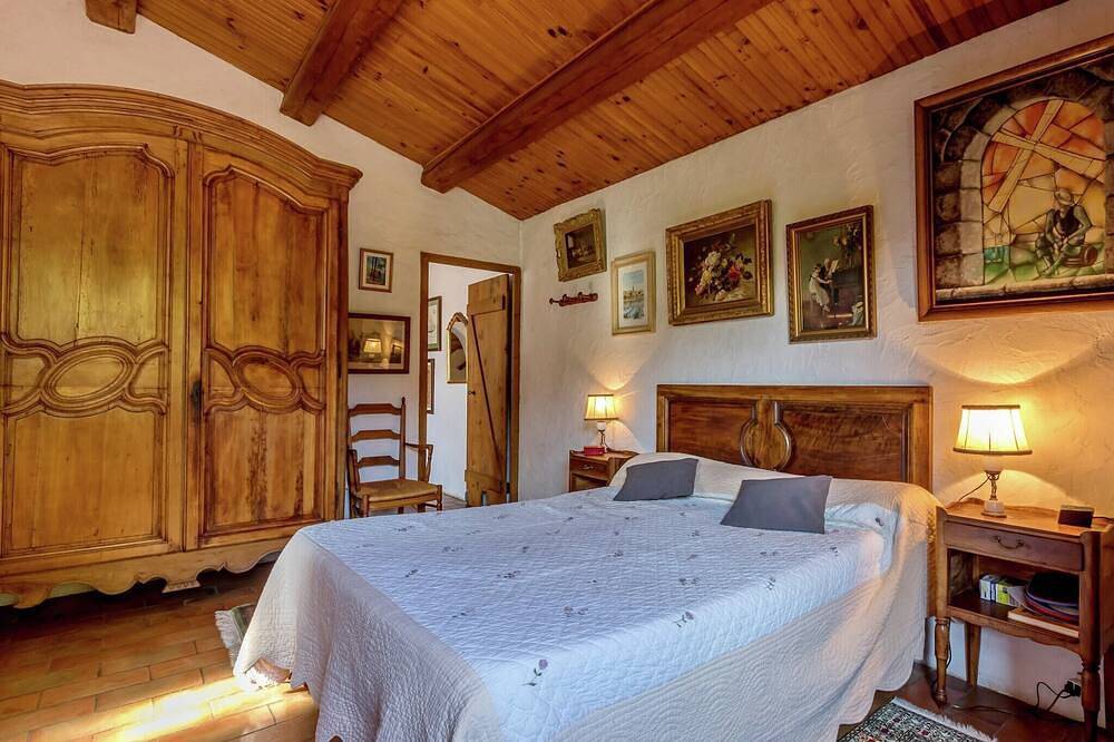 Holiday Home in Le Luc with Pool & Vineyards in Le Luc, Draguignan region
