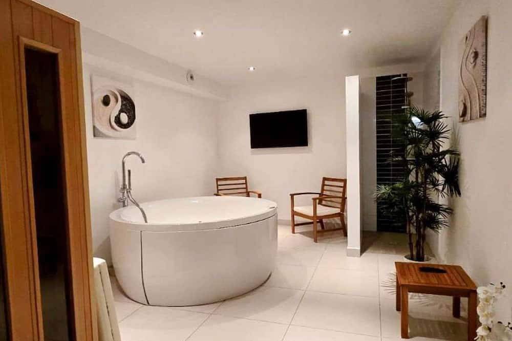 Magnificent Villa With Pool, Spa And Sea View in La Côte Vermeille, Cerbère