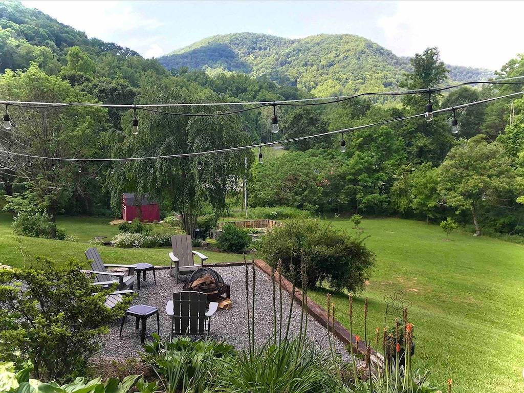 Ganze Wohnung, Peaceful, Private 2 Bedroom Apt - Hot Tub, Mtn views -11 mi to Asheville in Buncombe County