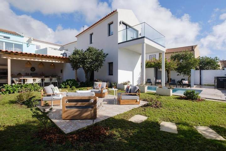 Casa rural para 14 personas, con Balcón y Jacuzzi además de Terraza y Jardín en Ponta Delgada