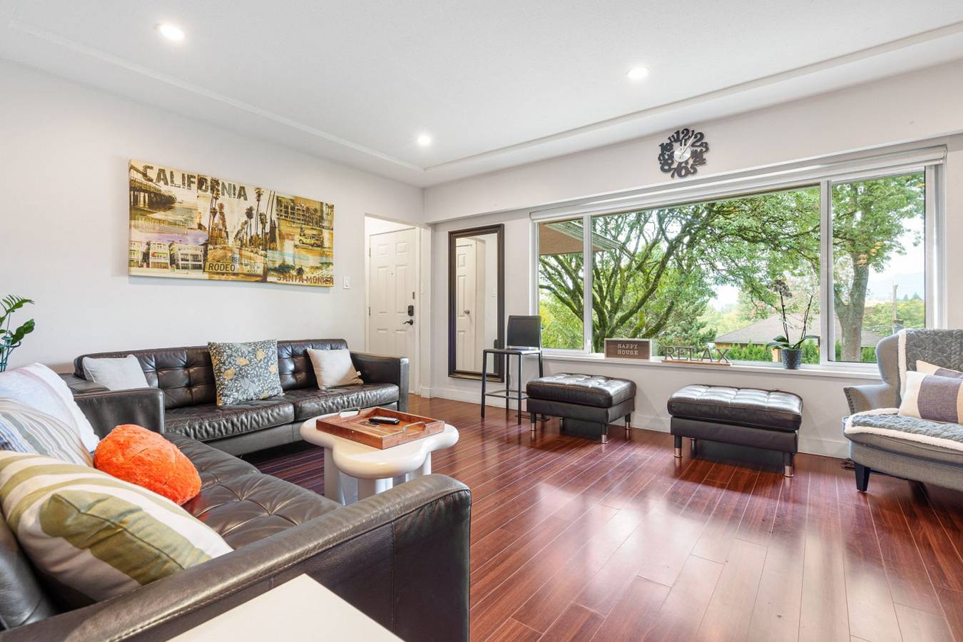 Spacious 3 Br Suite w/ Private Entry & Laundry in Vancouver, British Columbia