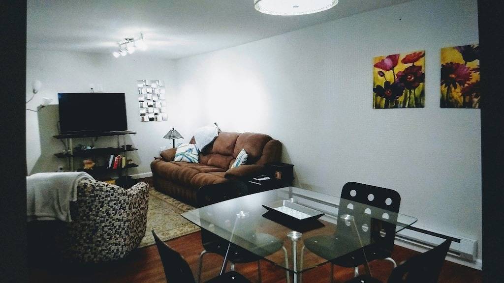 Modern, sauber und geräumig, 2 Schlafzimmer, in perfekter Lage, mit Parkplatz vor Ort in Seattle, Lake Washington