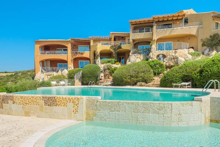 Appartamento per 4 persone, con Terrazza e Piscina nonché Panorama a Spiaggia Bianca
